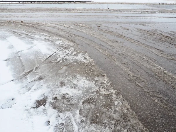 Carretera Con Una Deriva Nieve Condiciones Conducción Difíciles Pavimento Resbaladizo — Foto de Stock