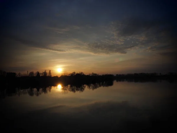 Very Beautiful Sunset Water River Bank Horizon Bright Clouds Drawn — Stock Photo, Image