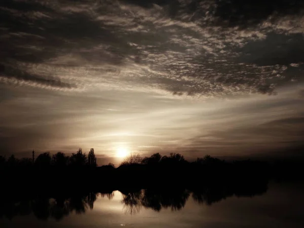 Very Beautiful Sunset Water River Bank Horizon Bright Clouds Setting — Stock Photo, Image