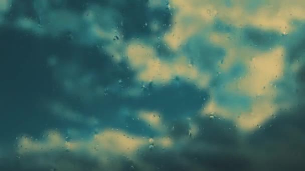 Esőcseppek Végigfutnak Üvegen Viharszél Időeltolódás Finoman Koncentrálj Gyorsan Mozgó Felhők — Stock videók
