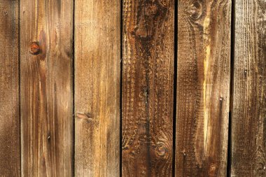 Tahtayı doğal dokuyla kapat. Boş tahta şablon tahtası üst görünüm ürün görüntüsü veya montaj için bir zemin olarak kullanılabilir. Yüksek kalite fotoğraf. Düğümsüz dikey kahverengi panolar.