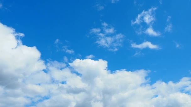 Nuvens Movimento Rápido Contra Céu Azul Nudez Cumulus Nuvens Movem — Vídeo de Stock