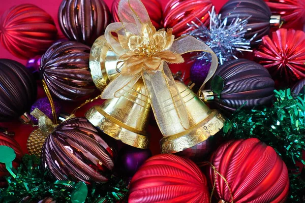 Fundo Natal Com Decorações Natal Bolas Férias Sinos Arcos Chuva — Fotografia de Stock