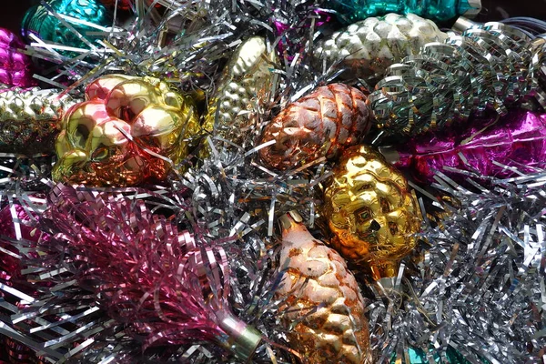 Decoraciones Año Nuevo Navidad Oropel Boa Decoraciones Navideñas Bolas Multicolores —  Fotos de Stock