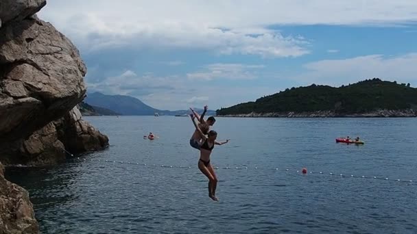 Dubrovnik Croatia August 2022 Buza Beach Athletic Man Beautiful Girl — Stock Video