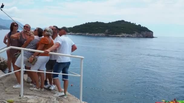 Dubrovnik Kroatië Augustus 2022 Een Groep Toeristen Vormt Zich Tegen — Stockvideo