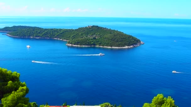 Vista Del Hermoso Yate Vela Mar Adriático Isla Lokrum Desde — Vídeos de Stock