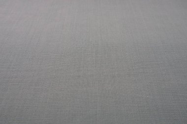 Gri arka plan kumaş dokusu. Yünlü bir kumaş parçası düzgünce yüzeye serilmiş. Dokuma ve tekstil dokusu. Kumaş ya da mutfak ihtiyaçları için, masa örtüsü ya da perdeler, yakın çekim. Çizgi.