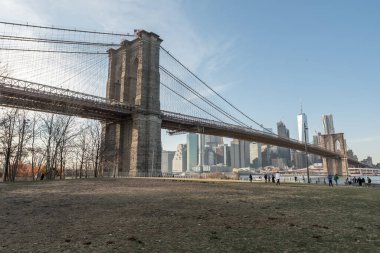 brooklyn köprüsü ve aşağı manhattan ise gün batımı