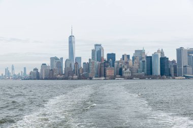 Hudson River 'dan Manhattan silueti