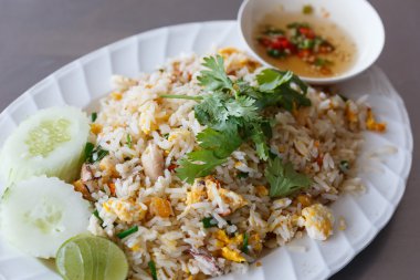 Kızarmış pirinç.