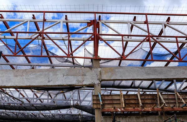 Construção de telhado para nova fábrica — Fotografia de Stock
