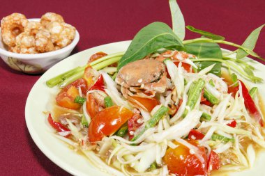 Yeşil papaya salatası