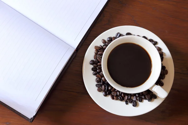 Xícara de café com livro de notas — Fotografia de Stock
