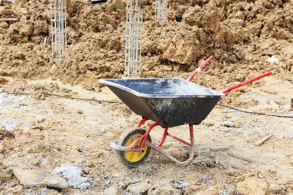 Schubkarre in Baustelle — Stockfoto