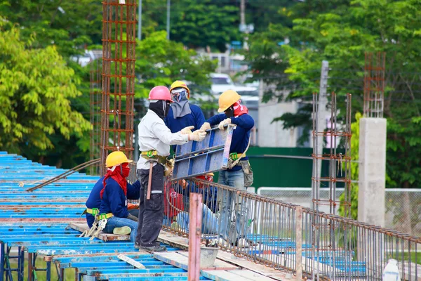 在建筑地盘工作的劳动 — 图库照片