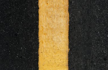 Yoldaki sarı çizgi