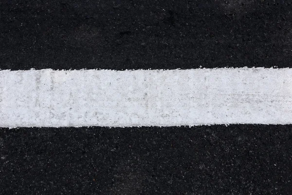 Bílá čára na silnici — Stock fotografie