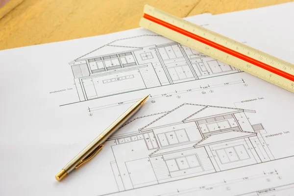Архитектурные чертежи с карандашом и линейкой — стоковое фото