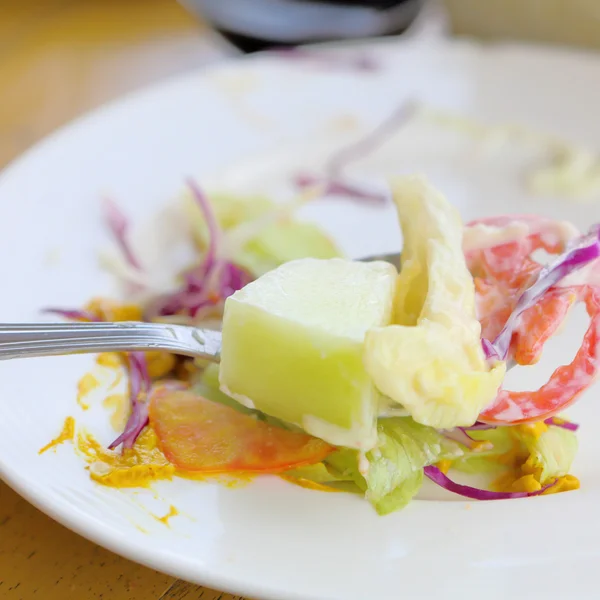Obst und Gemüse Salat für die Ernährung — Stockfoto