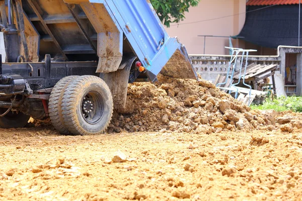 Dumper-Auto funktioniert — Stockfoto