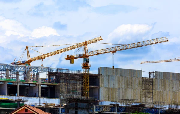 Kraan en gebouw — Stockfoto