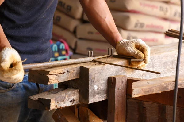 Trabalhador de aço de dobra — Fotografia de Stock