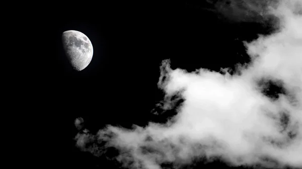 Luna con fondo nuboso — Foto de Stock