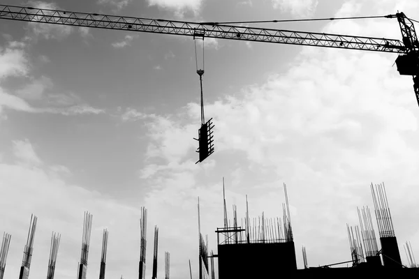 Grúa trabajando en obras de construcción —  Fotos de Stock