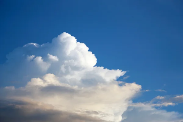 Clouds in the blue sky — Stock Photo, Image