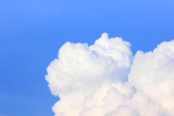 Clouds in the blue sky — Stock Photo, Image