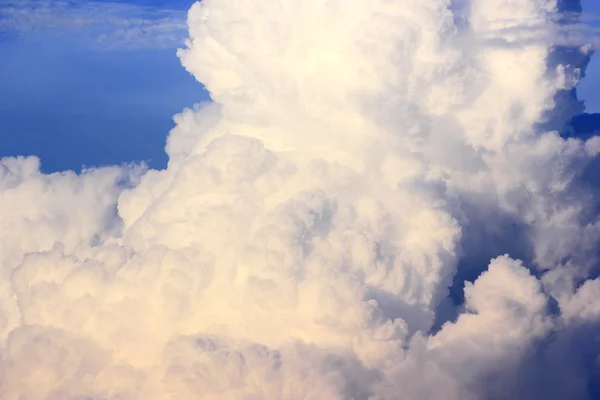 Clouds in the blue sky — Stock Photo, Image