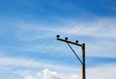 bir elektrik santrali kutup.