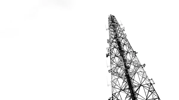 Torre de radiodifusão com céu nublado — Fotografia de Stock