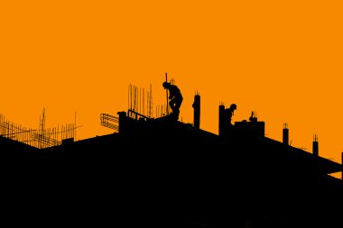 siluet emek inşaat sitesinde çalışıyor