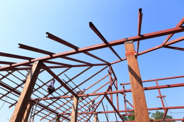 emek inşaat alanında çatı için çalışma hazırlamak