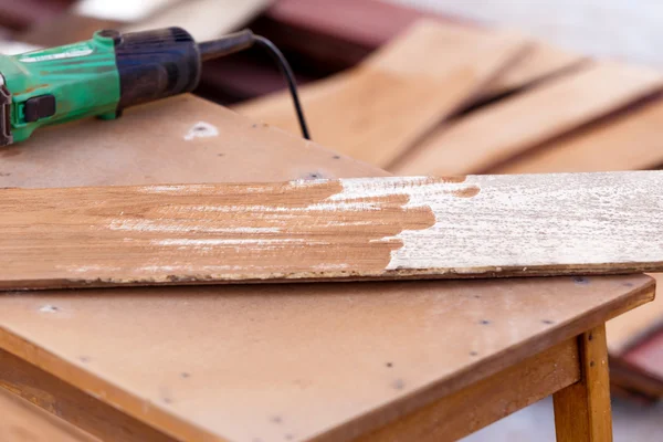Carpenter plane wood for house construction — Stock Photo, Image