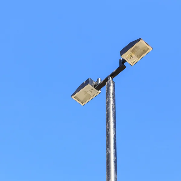 Luz deportiva en el cielo azul —  Fotos de Stock