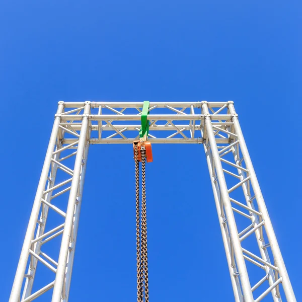 Chain lift on blue sky — Stock Photo, Image