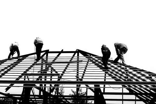 Semen kerja siluet bekerja di lokasi konstruksi — Stok Foto