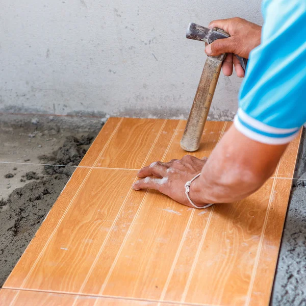 Floor tile installation for house building — Stock Photo, Image