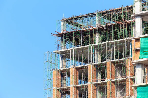 Byggeplads på blå himmel - Stock-foto