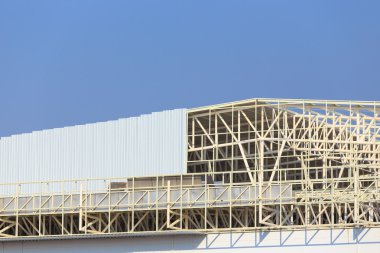 Şantiye metalsheet çatı için hazırlanın 