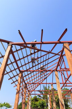 emek inşaat alanında çatı için çalışma hazırlamak 