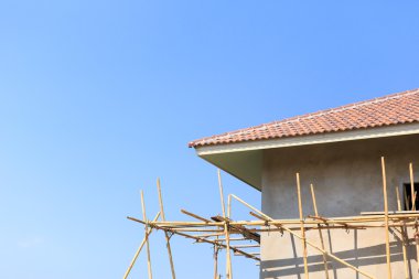 çatı kiremit için ev kurmak yığınları ile yapım aşamasında