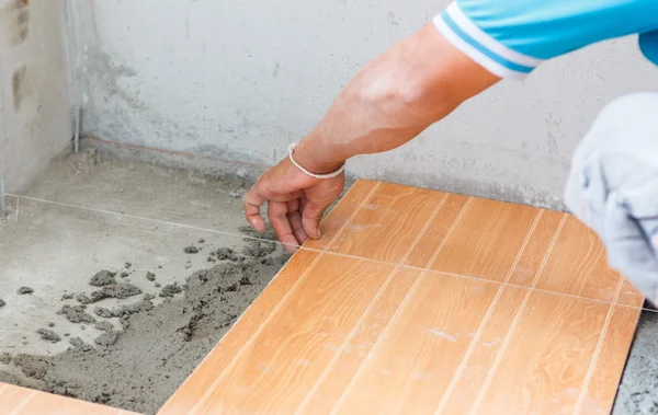 Floor tile installation for house building — Stock Photo, Image