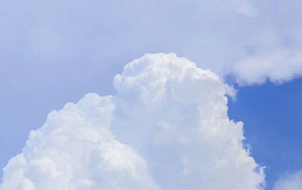 Clouds in the blue sky — Stock Photo, Image