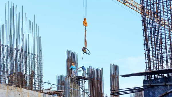 Main-d'œuvre travaillant sur chantier — Photo