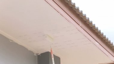 yeni ev için beyaz renkli boyalı