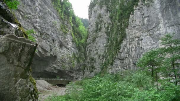 Foutue porte des gorges 